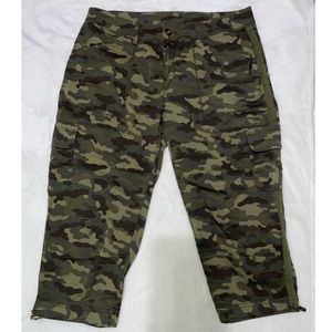 Camouflage Capri Pants With Pockets
